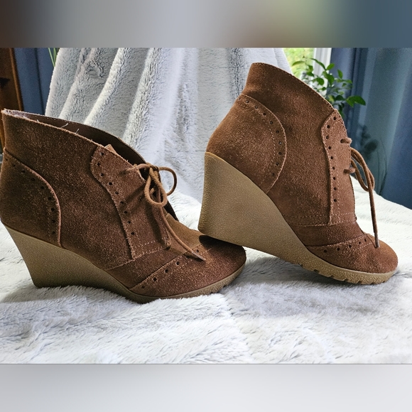 Mia Raphaella Wedge booties. Brown suede lace up. Womens 8.5 - Picture 5 of 10
